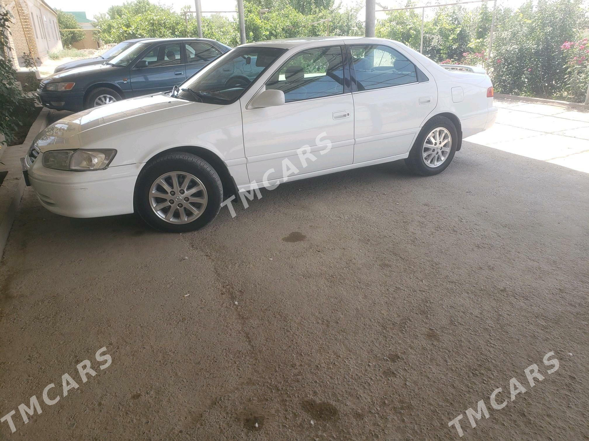 Toyota Camry 2001 - 140 000 TMT - Saýat - img 2