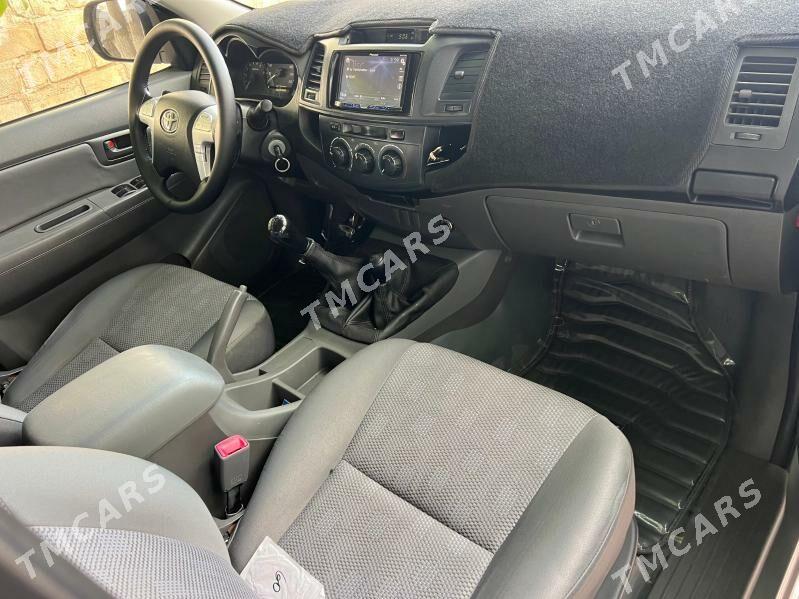 Toyota Hilux 2015 - 440 000 TMT - Türkmenbaşy - img 5