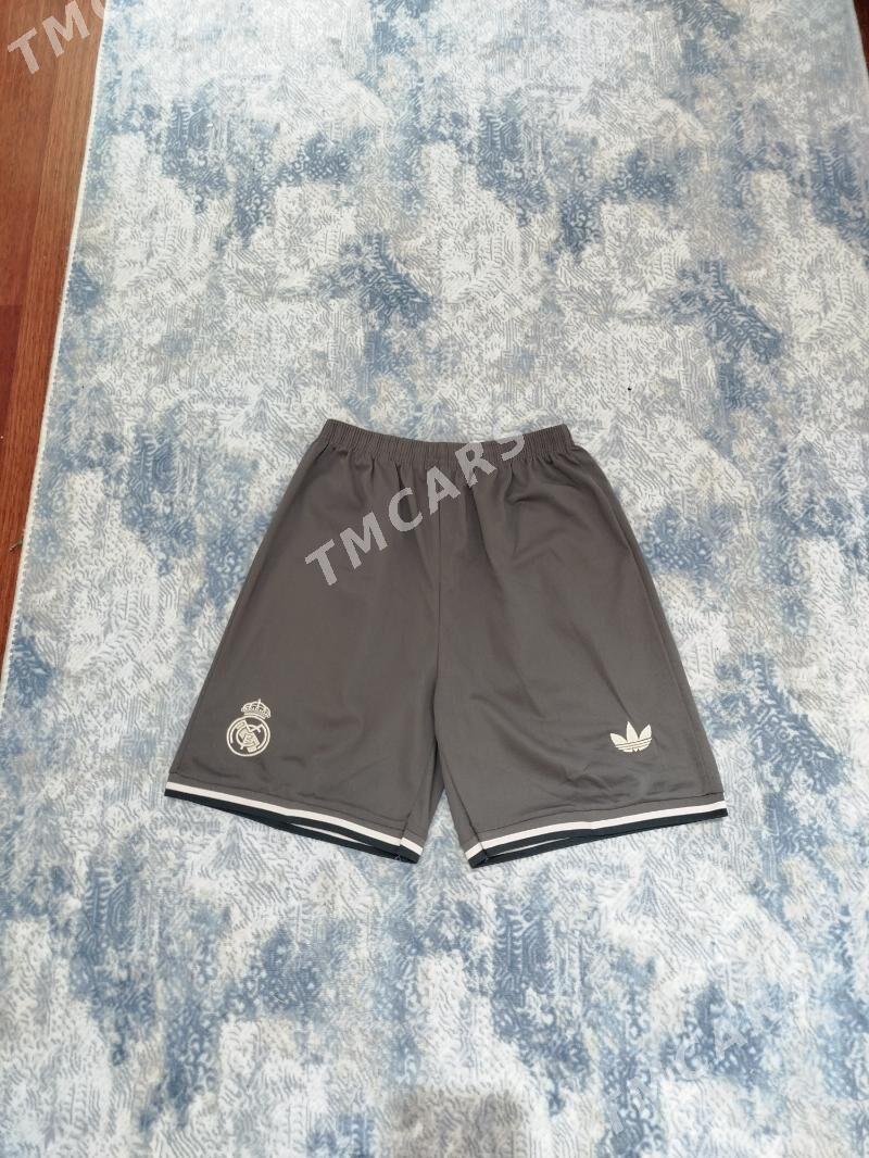 Real Madrid forma 24/25 - Мир 2 - img 3