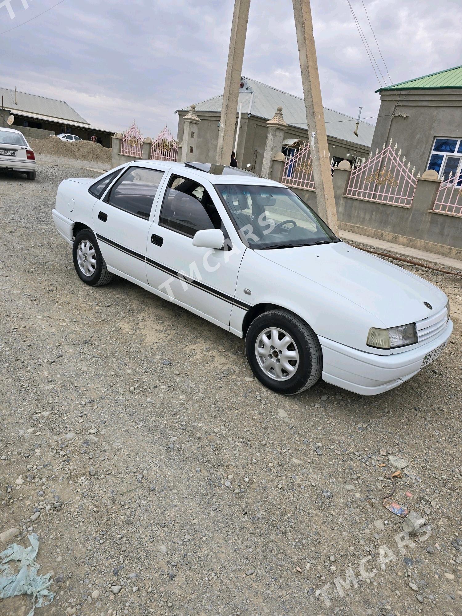 Opel Vectra 1992 - 35 000 TMT - Бахарден - img 2