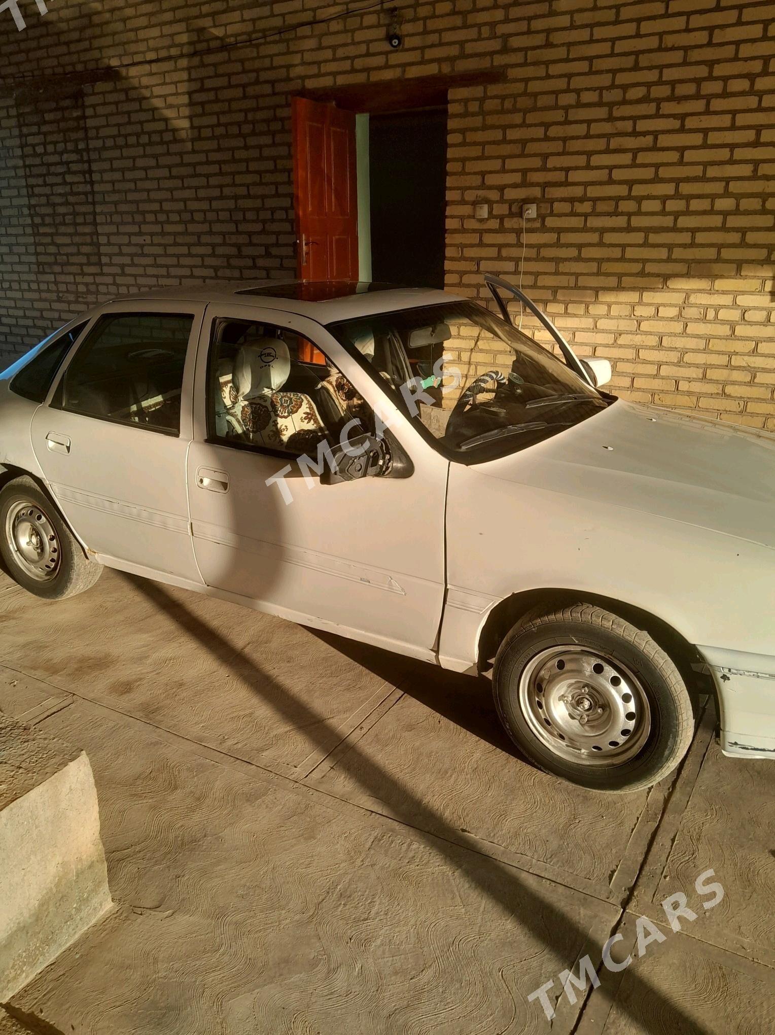 Opel Vectra 1991 - 20 000 TMT - Garabekewül - img 2