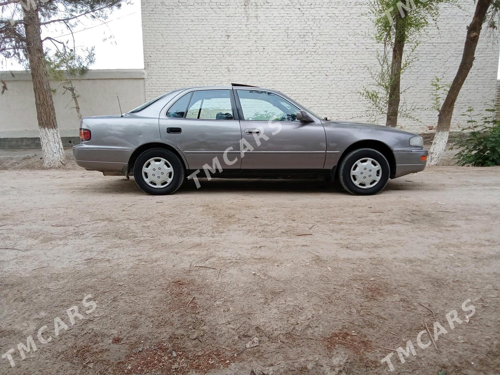Toyota Camry 1993 - 90 000 TMT - Saýat - img 3
