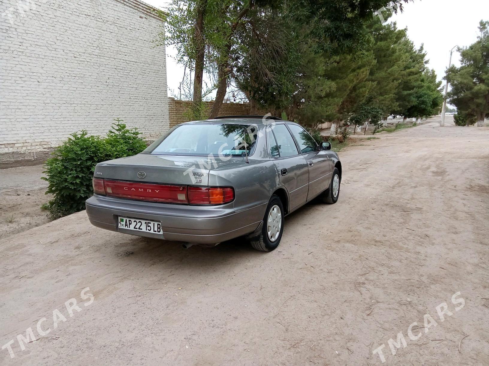 Toyota Camry 1993 - 90 000 TMT - Saýat - img 2