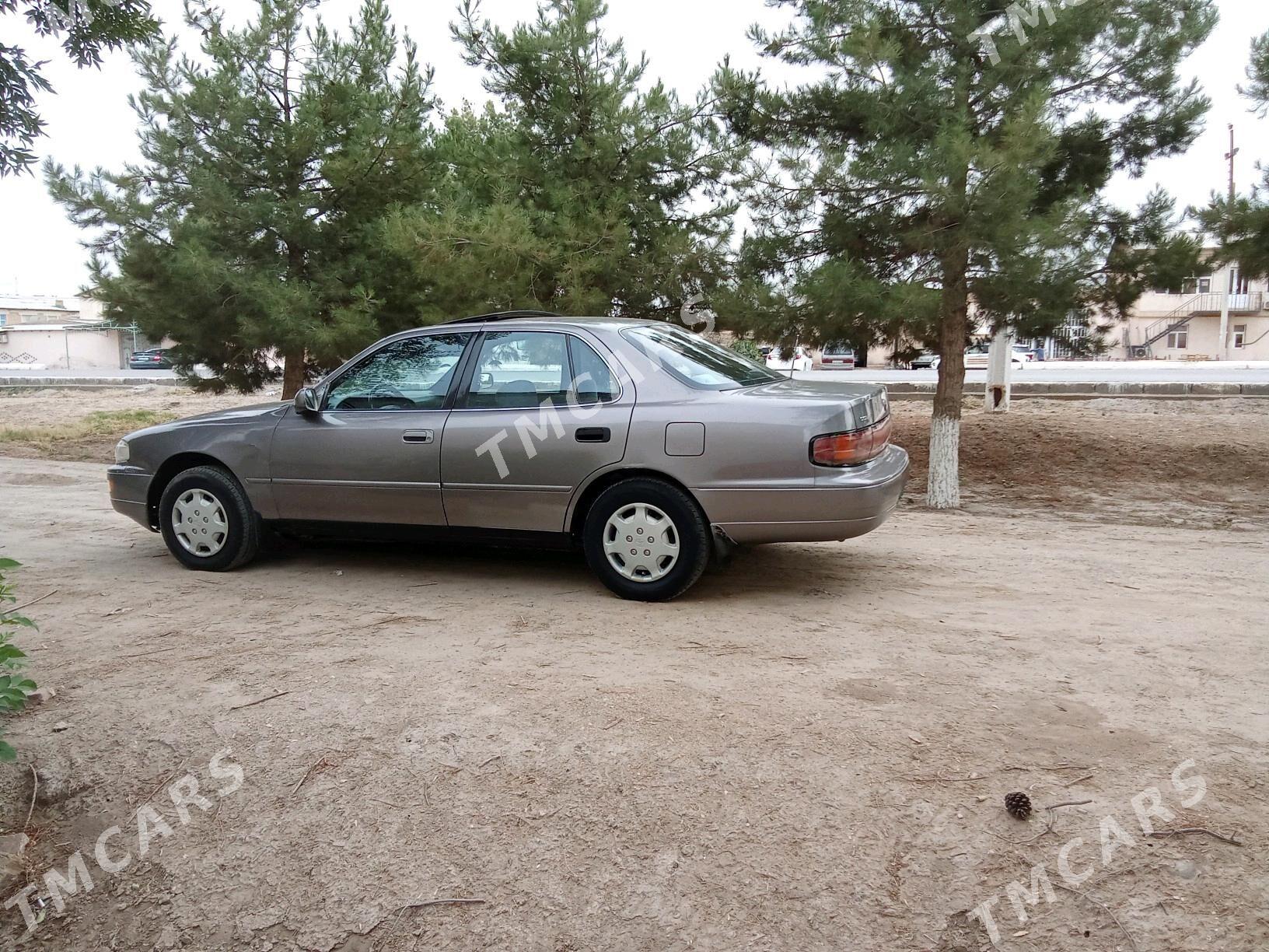 Toyota Camry 1993 - 90 000 TMT - Saýat - img 5