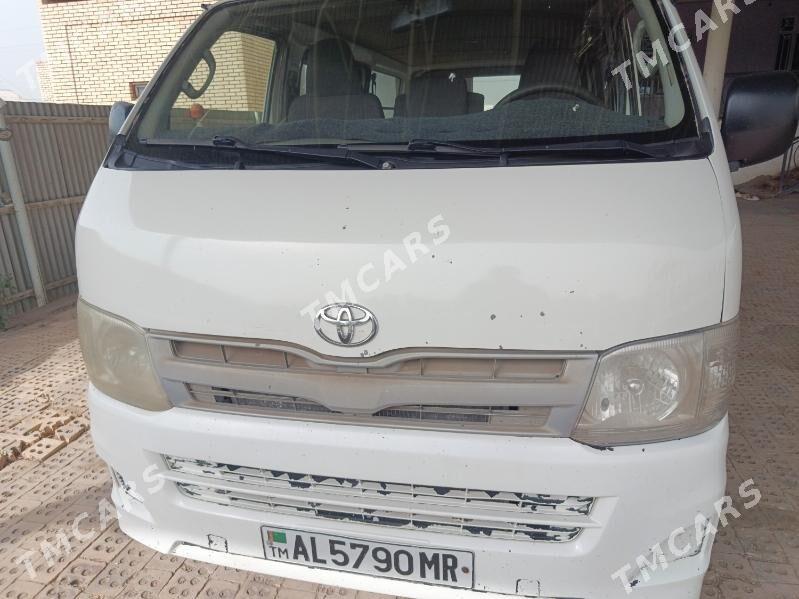 Toyota Hiace 2010 - 250 000 TMT - Сакарчага - img 4