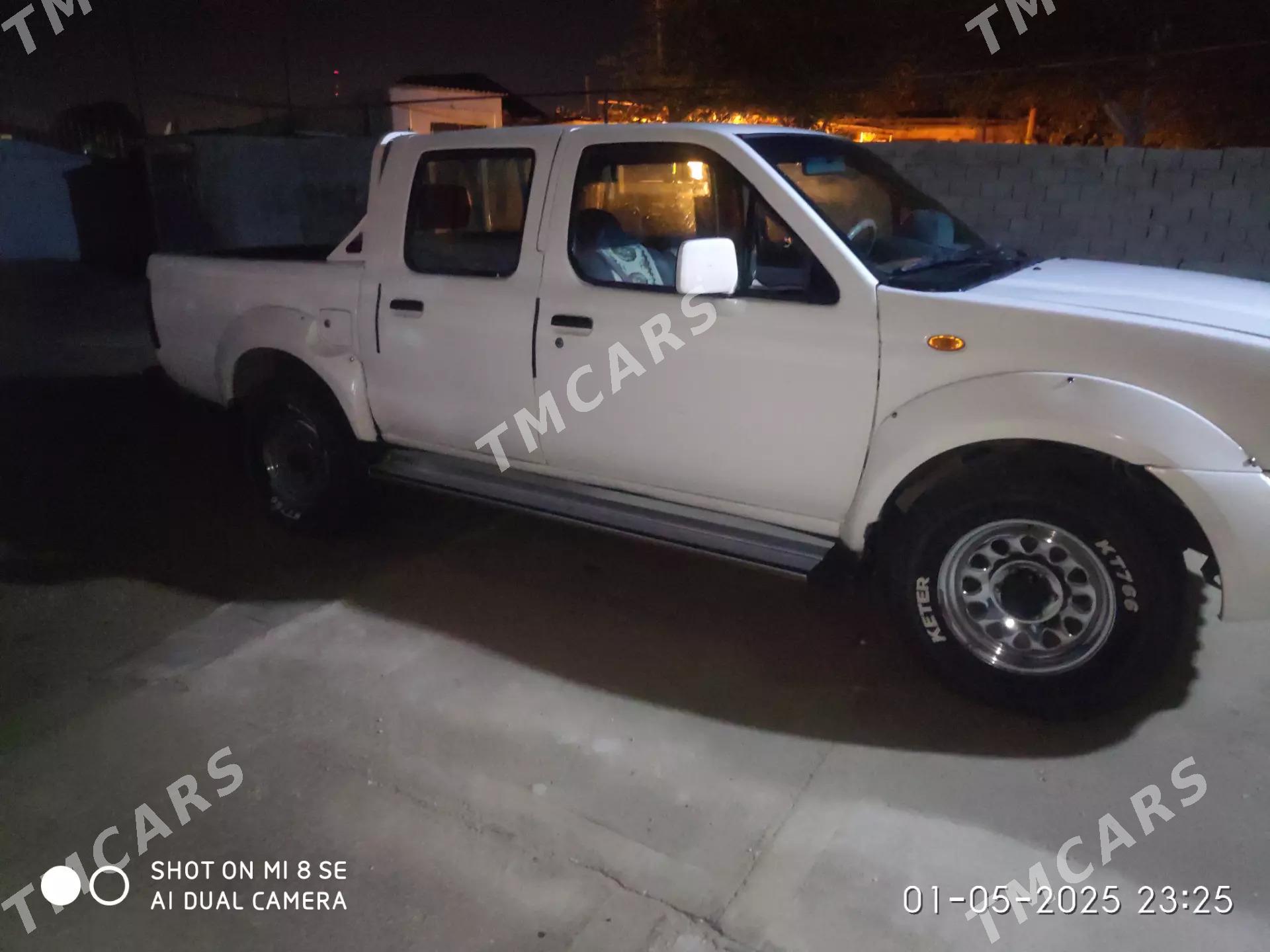 Nissan Navara 2004 - 110 000 TMT - Балканабат - img 4