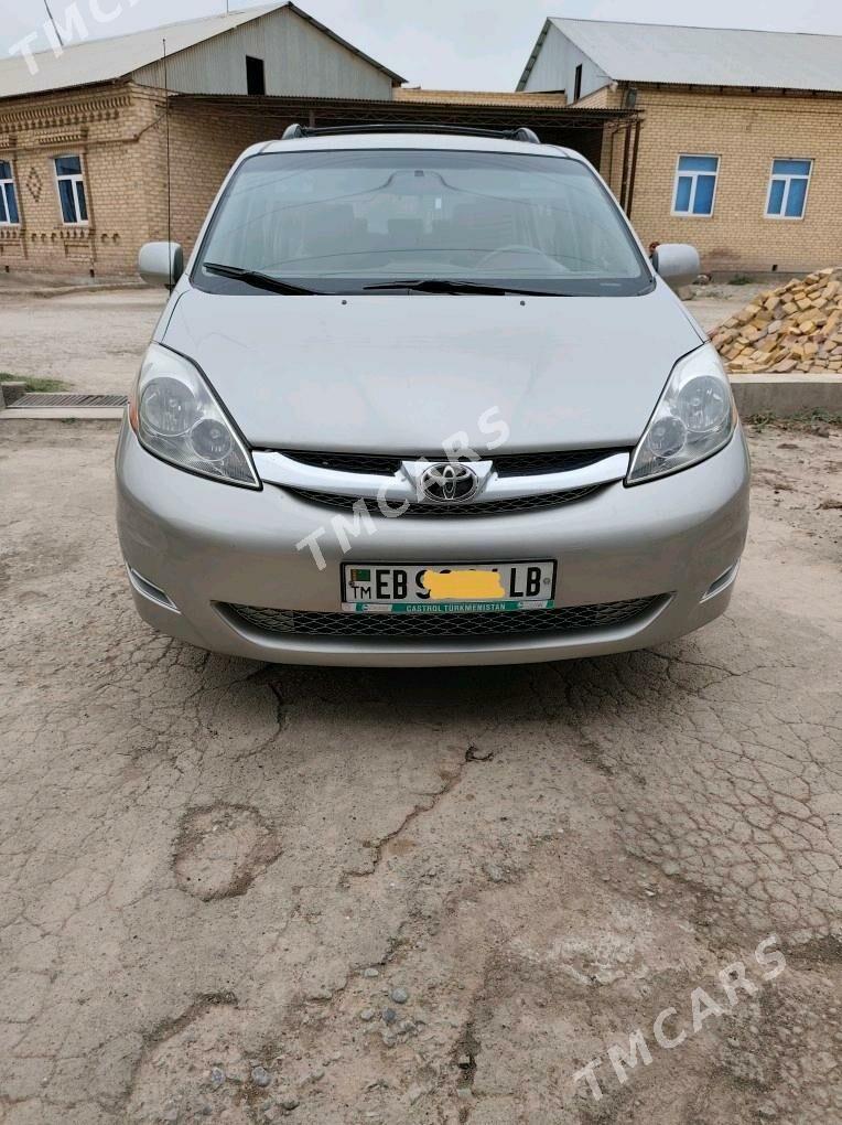 Toyota Sienna 2009 - 240 000 TMT - Сакар - img 7