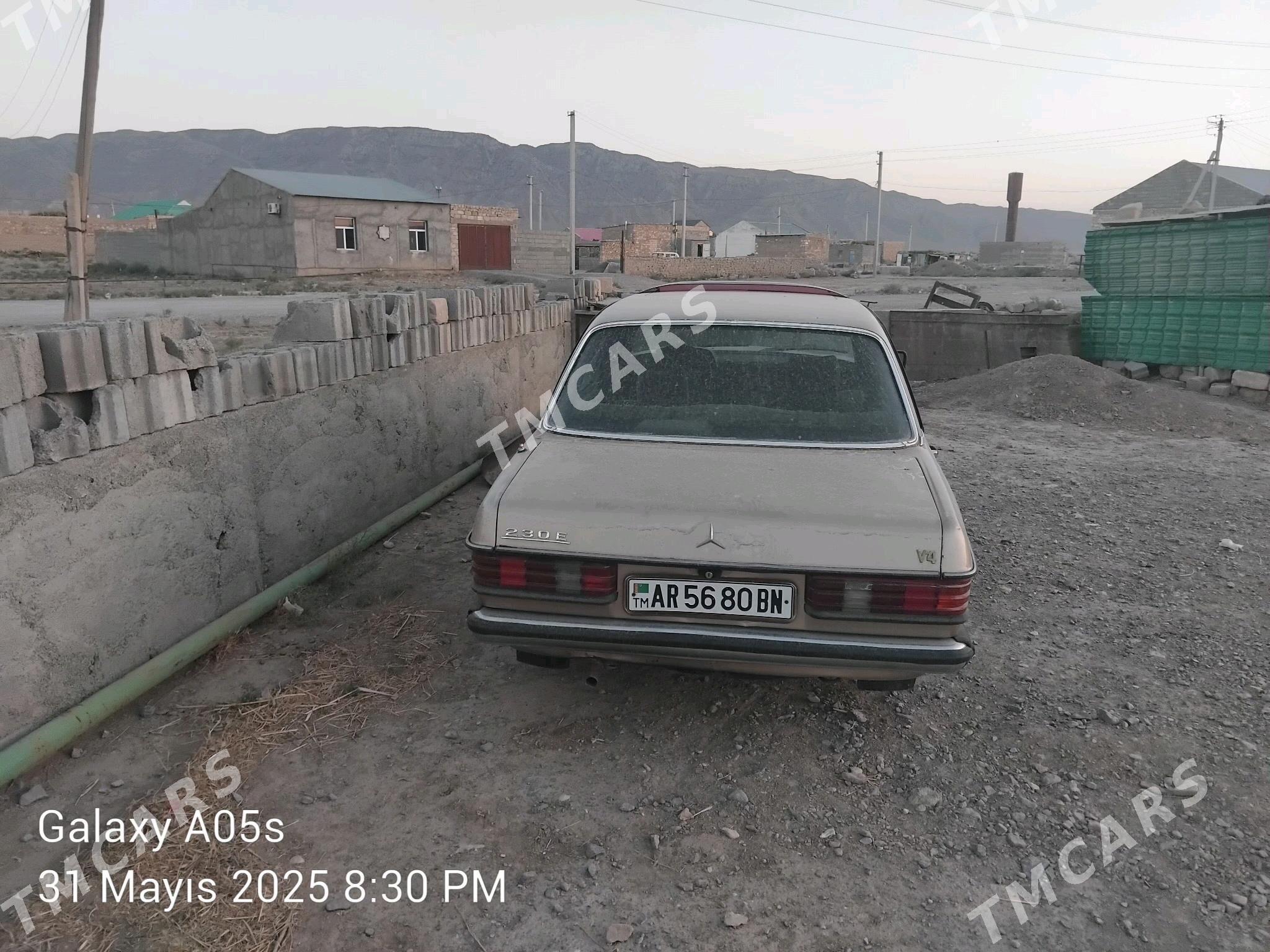 Mercedes-Benz 230E 1982 - 12 000 TMT - Гызыларбат - img 3