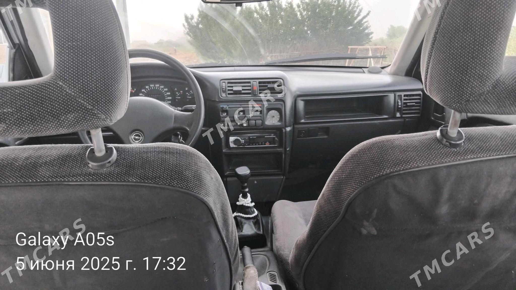 Opel Vectra 1990 - 31 000 TMT - Мары - img 2