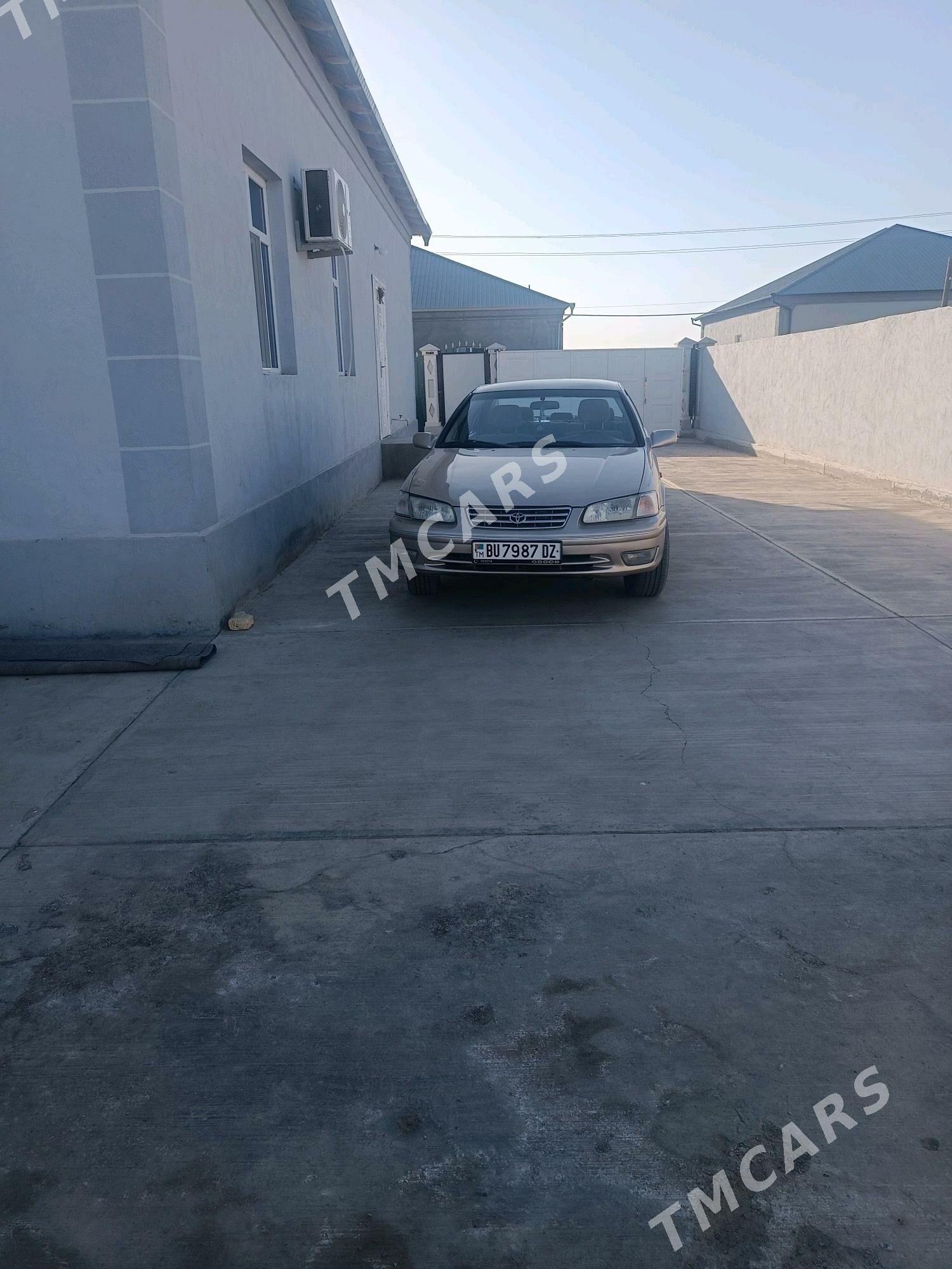 Toyota Camry 2000 - 120 000 TMT - Дашогуз - img 2