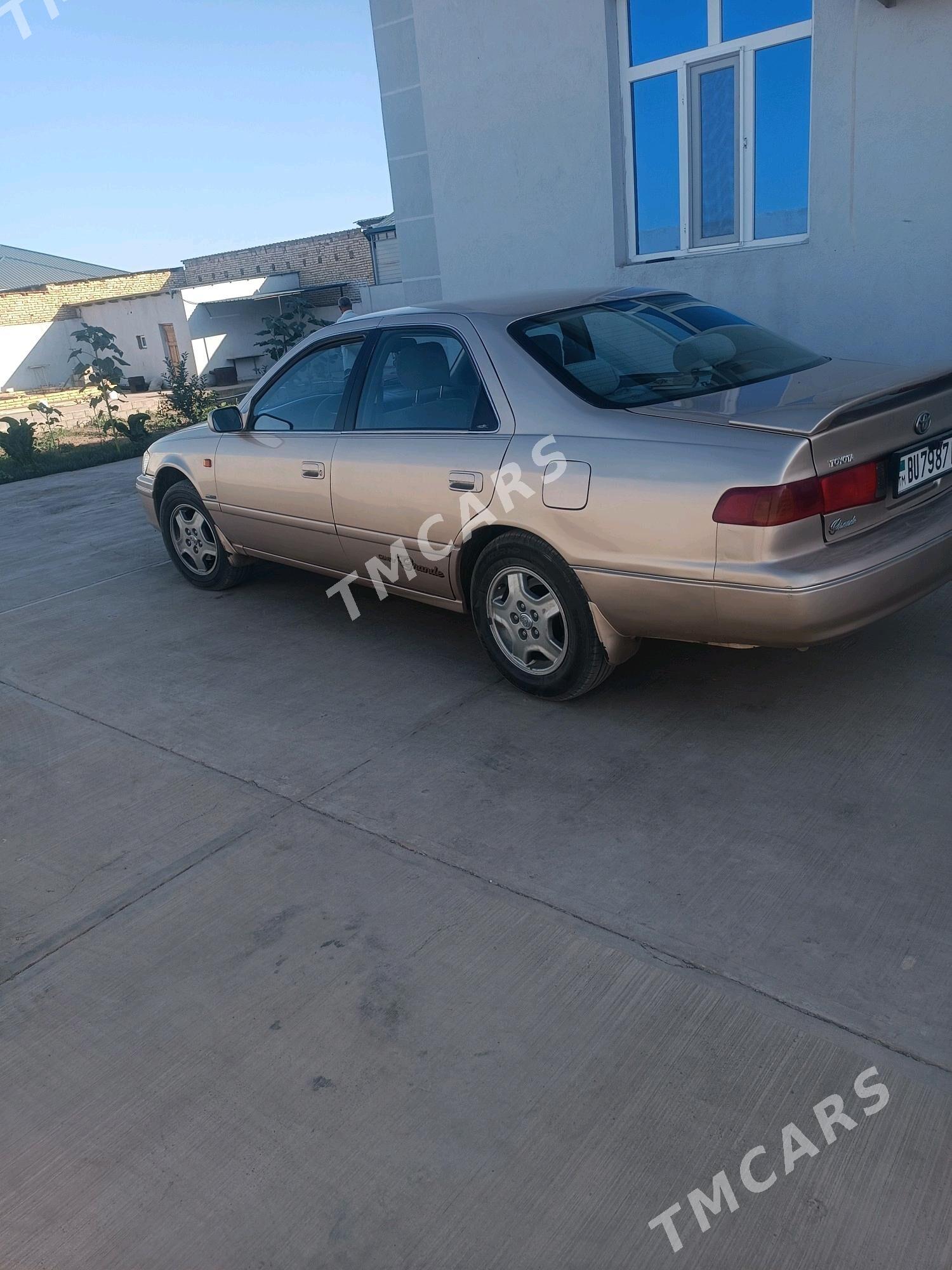 Toyota Camry 2000 - 120 000 TMT - Дашогуз - img 3