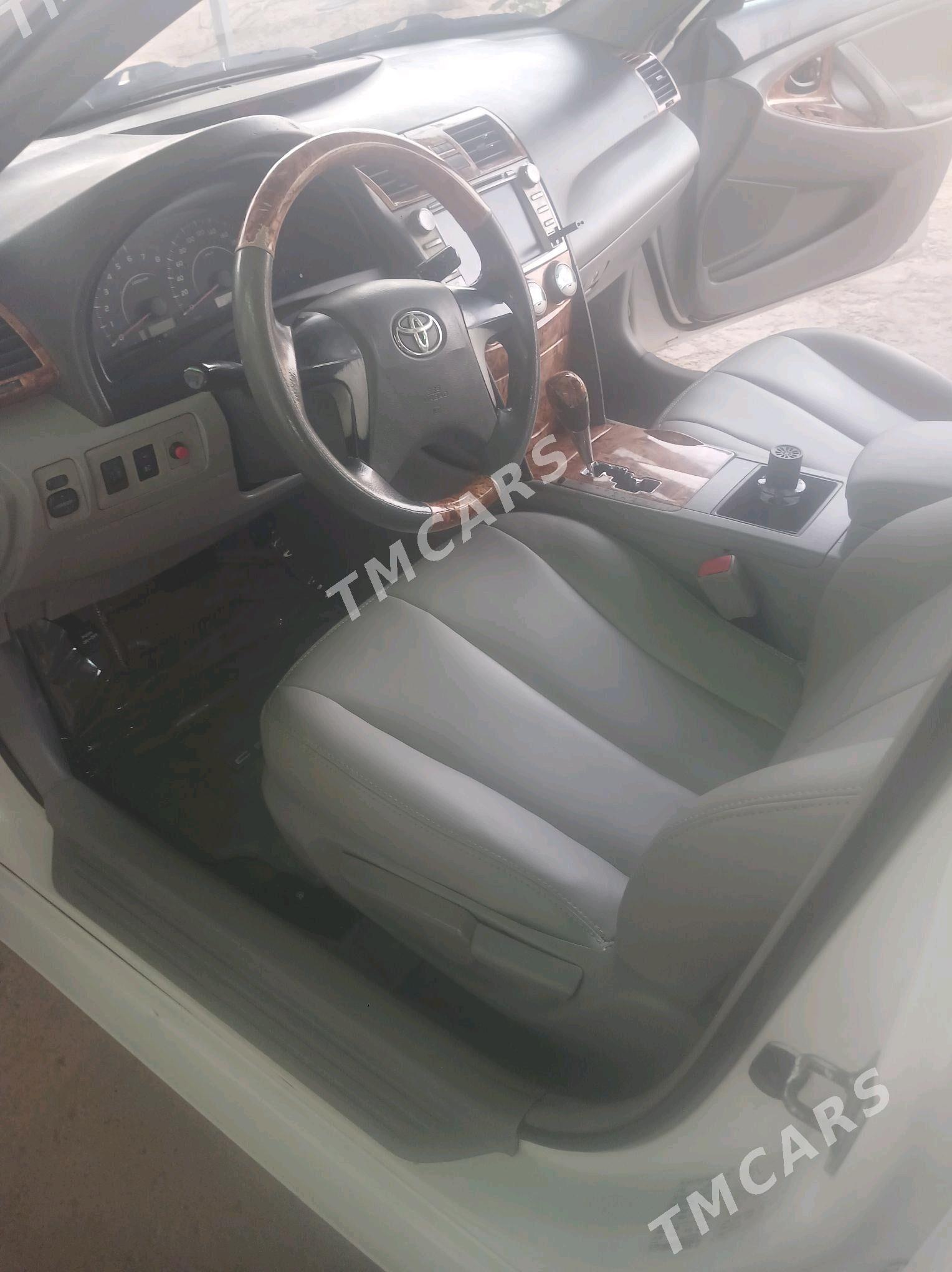 Toyota Camry 2010 - 138 000 TMT - Теджен - img 3