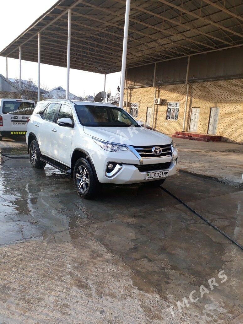 Toyota Fortuner 2017 - 545 000 TMT - Мары - img 2