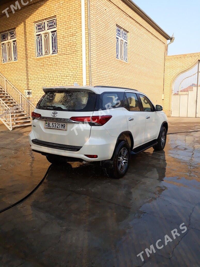 Toyota Fortuner 2017 - 545 000 TMT - Мары - img 3