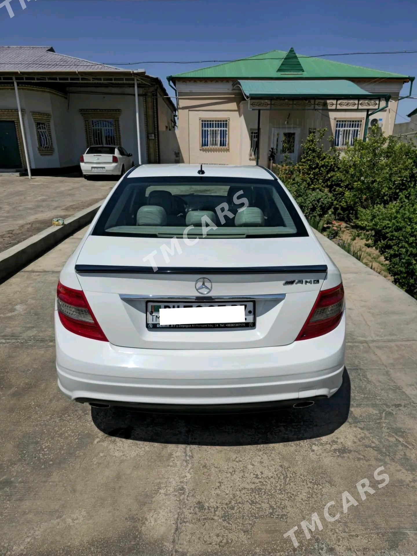 Mercedes-Benz C300 2009 - 185 000 TMT - Балканабат - img 4