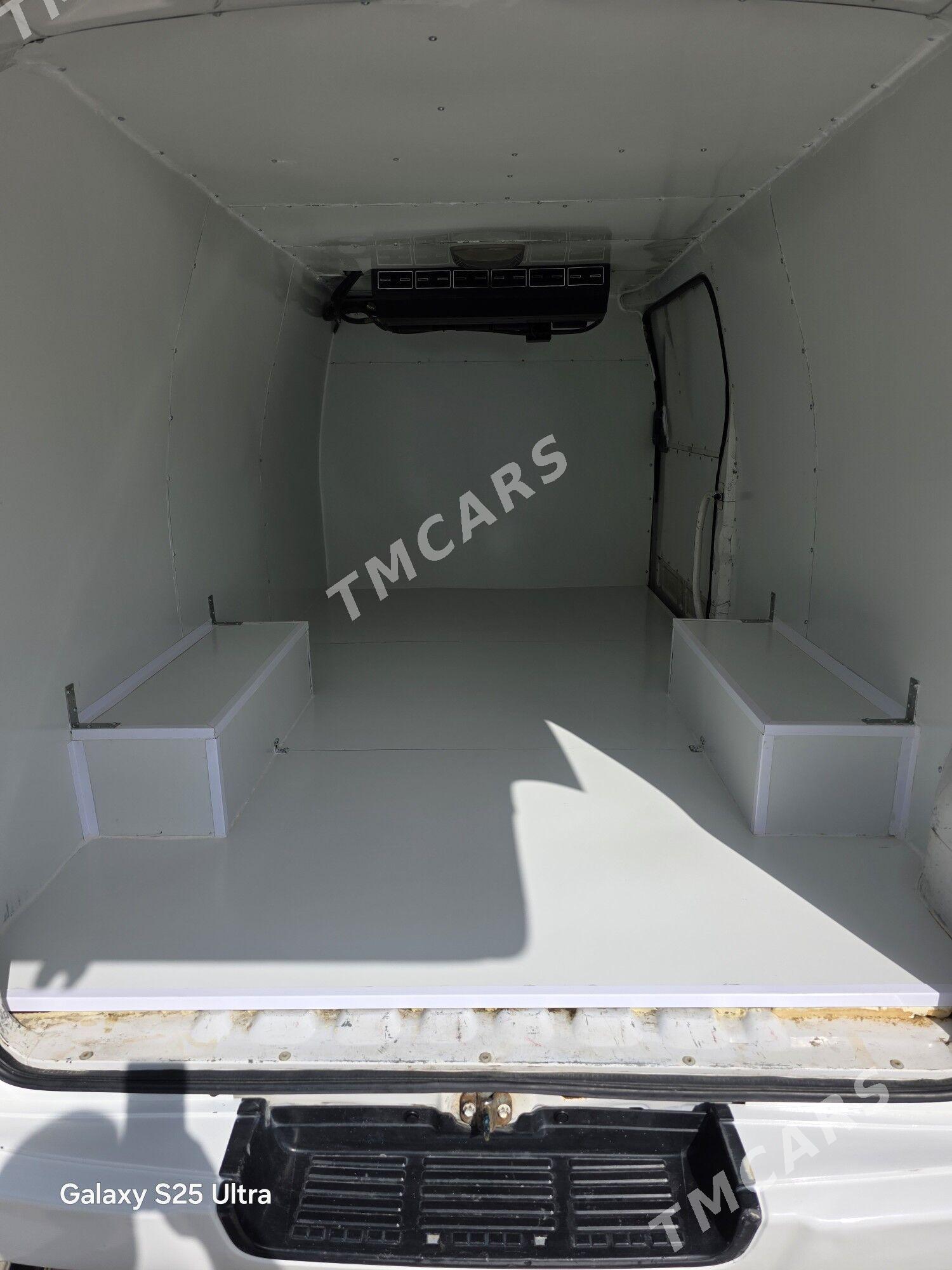 Nissan Urvan 2009 - 199 000 TMT - Херрикгала - img 5