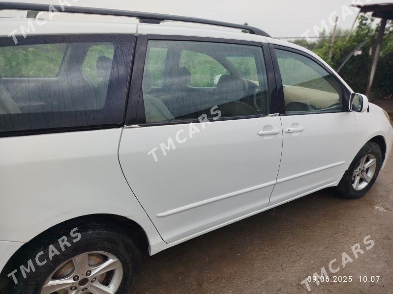 Toyota Sienna 2004 - 160 000 TMT - Daşoguz - img 3