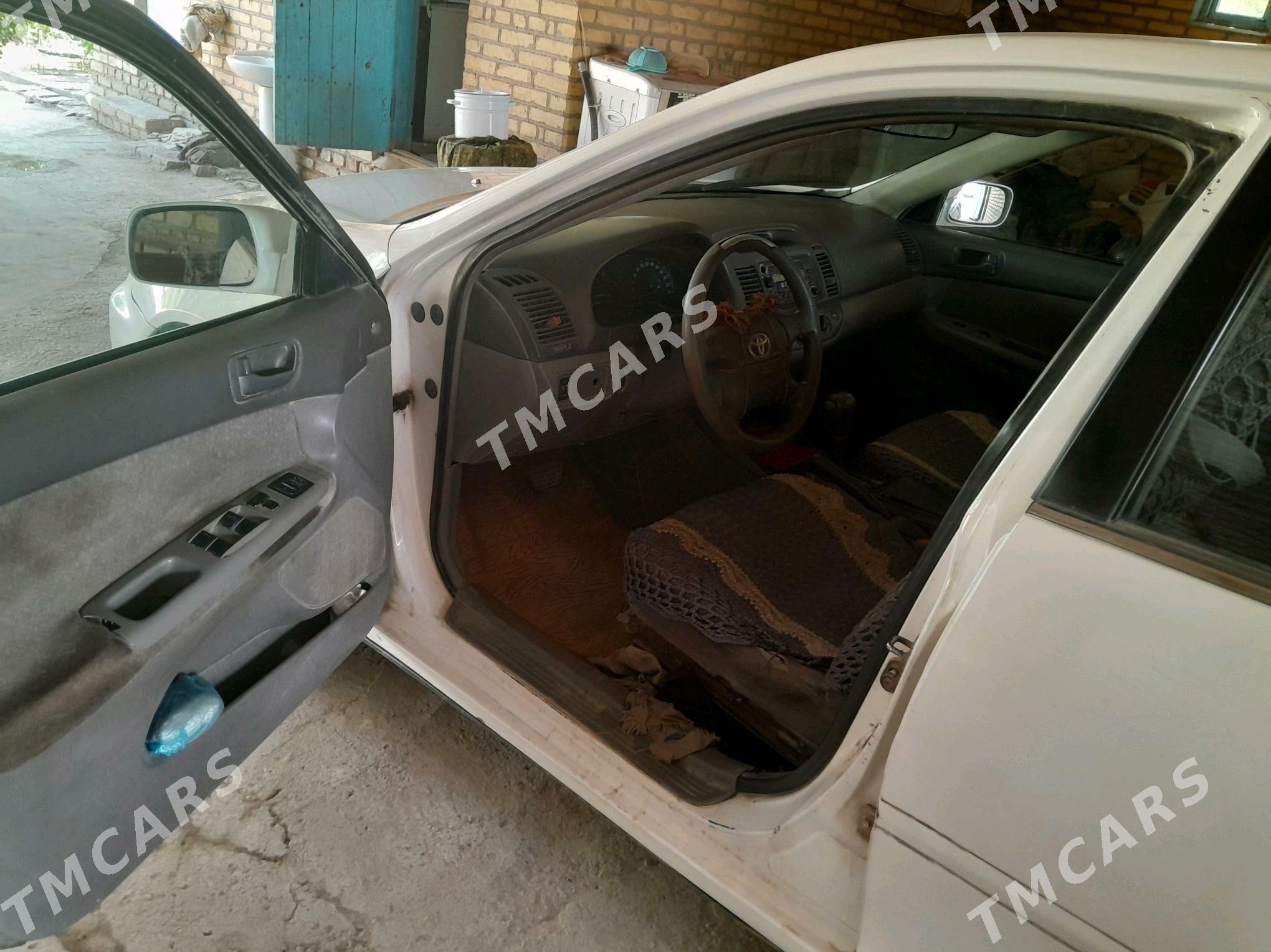 Toyota Camry 2004 - 100 000 TMT - Halaç - img 3