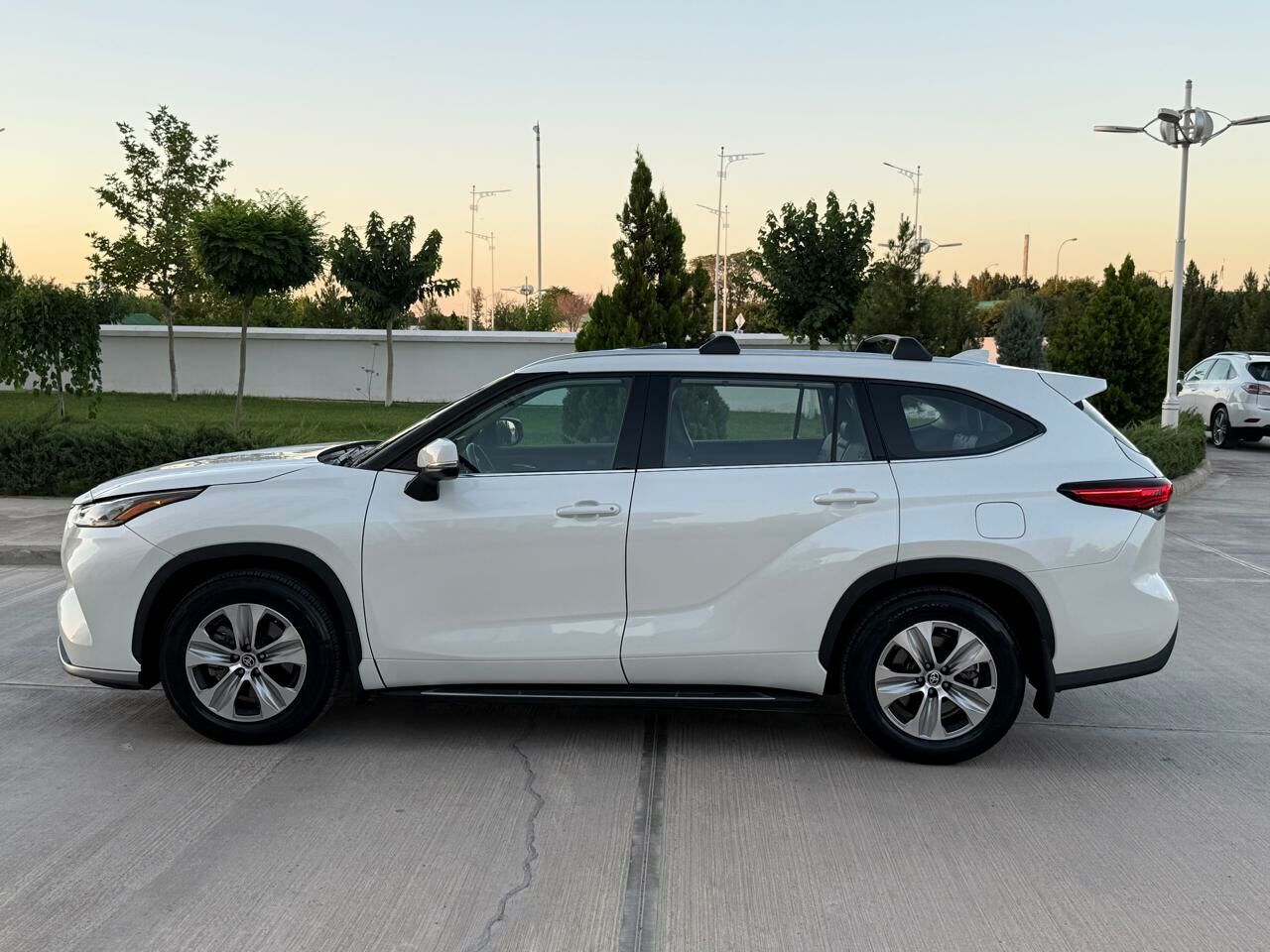 Toyota Highlander 2021 - 615 000 TMT - Aşgabat - img 6