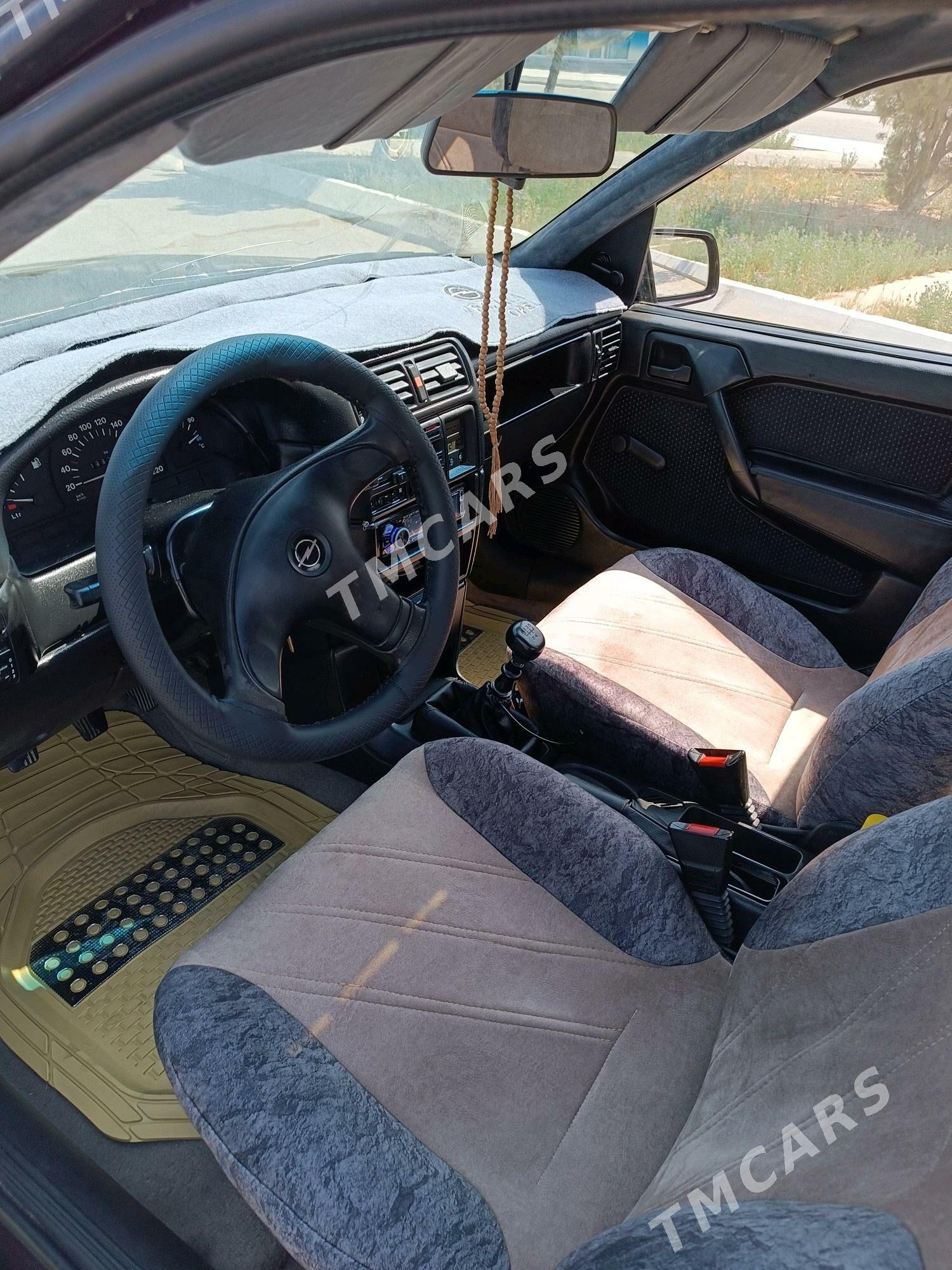 Opel Vectra 1993 - 40 000 TMT - Sakar - img 6