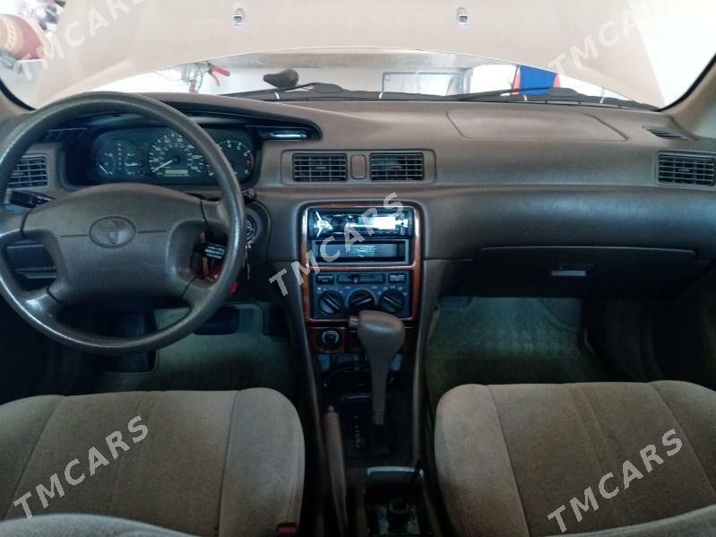 Toyota Camry 1998 - 115 000 TMT - Гумдаг - img 3