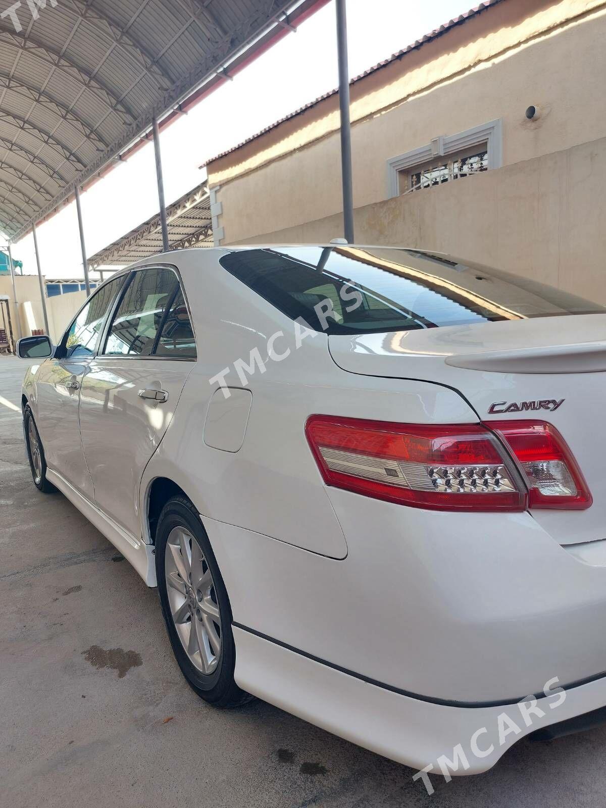 Toyota Camry 2011 - 190 000 TMT - Büzmeýin - img 5