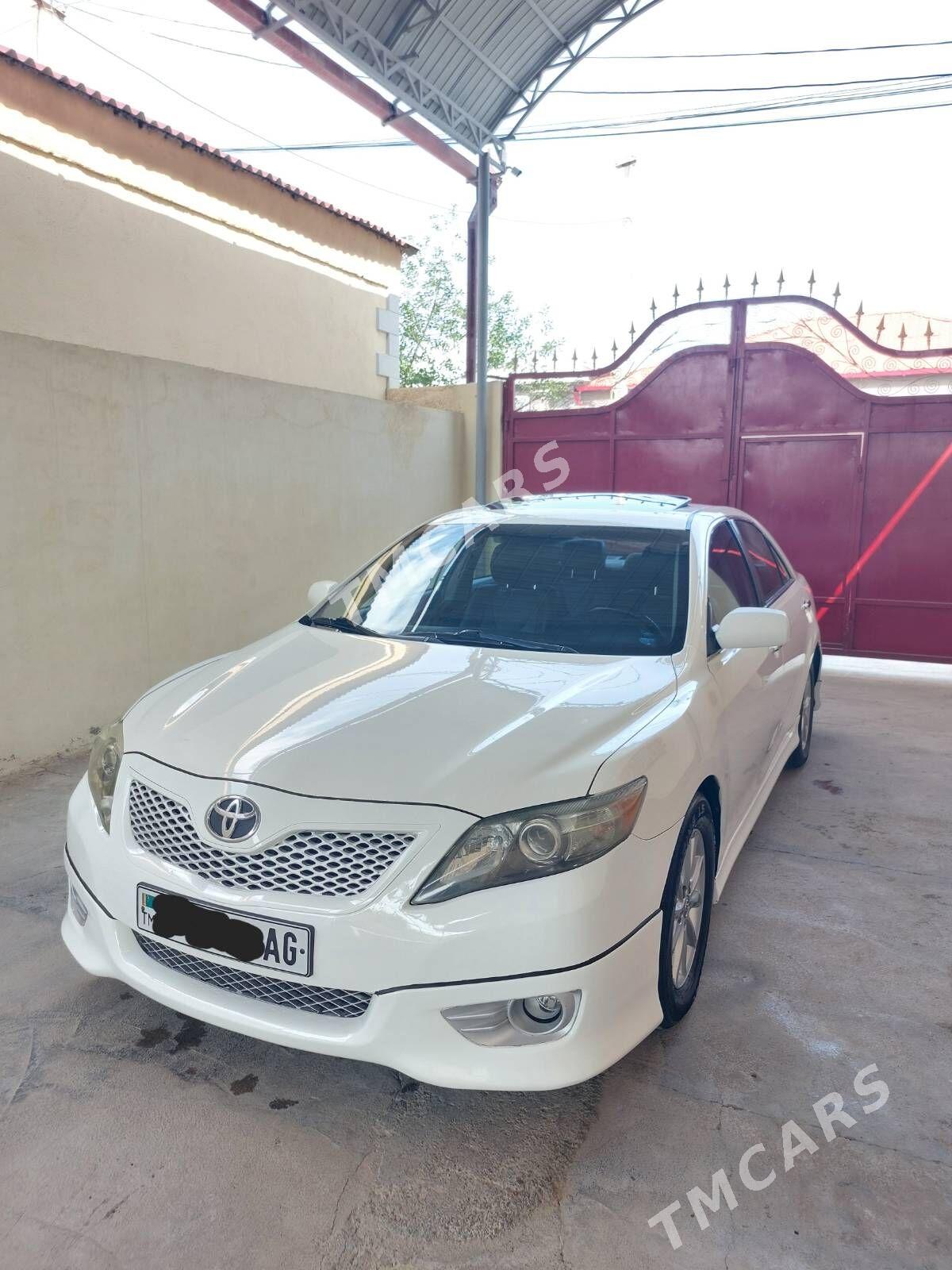 Toyota Camry 2011 - 190 000 TMT - Büzmeýin - img 9
