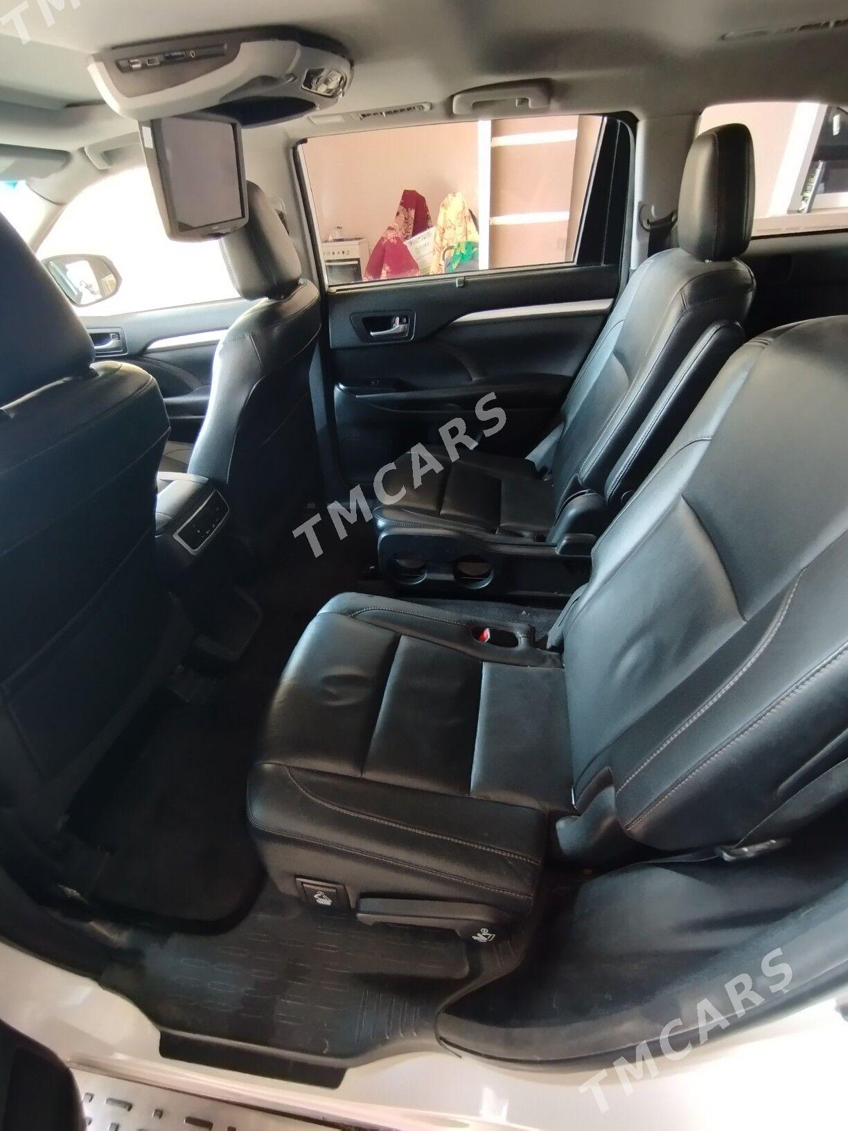 Toyota Highlander 2018 - 400 000 TMT - Мары - img 5