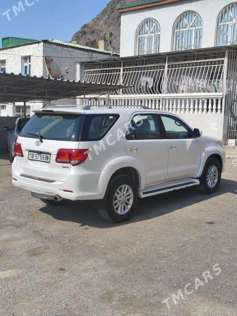 Toyota Fortuner 2013 - 320 000 TMT - Türkmenbaşy - img 5