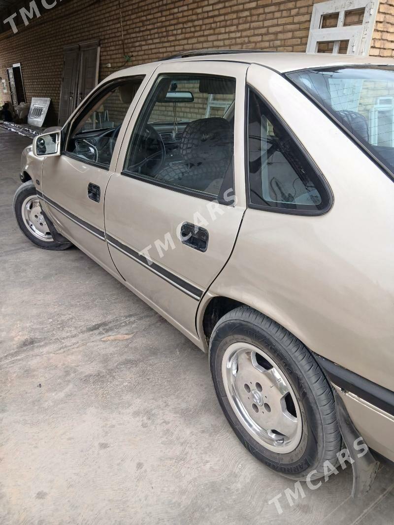 Opel Vectra 1990 - 43 000 TMT - Мары - img 2