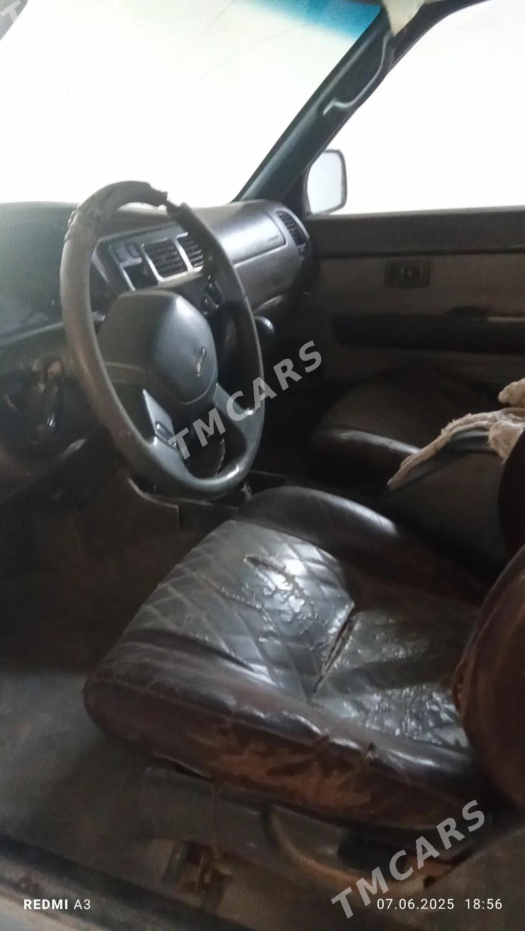 Toyota Hilux 1993 - 40 000 TMT - Керки - img 4