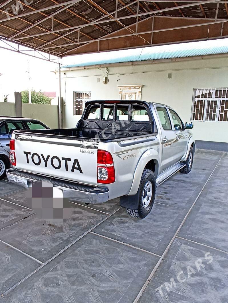 Toyota Hilux 2011 - 275 000 TMT - Balkanabat - img 2