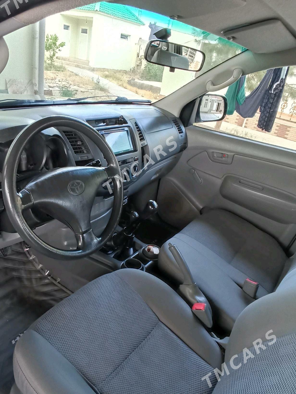 Toyota Hilux 2011 - 275 000 TMT - Balkanabat - img 6