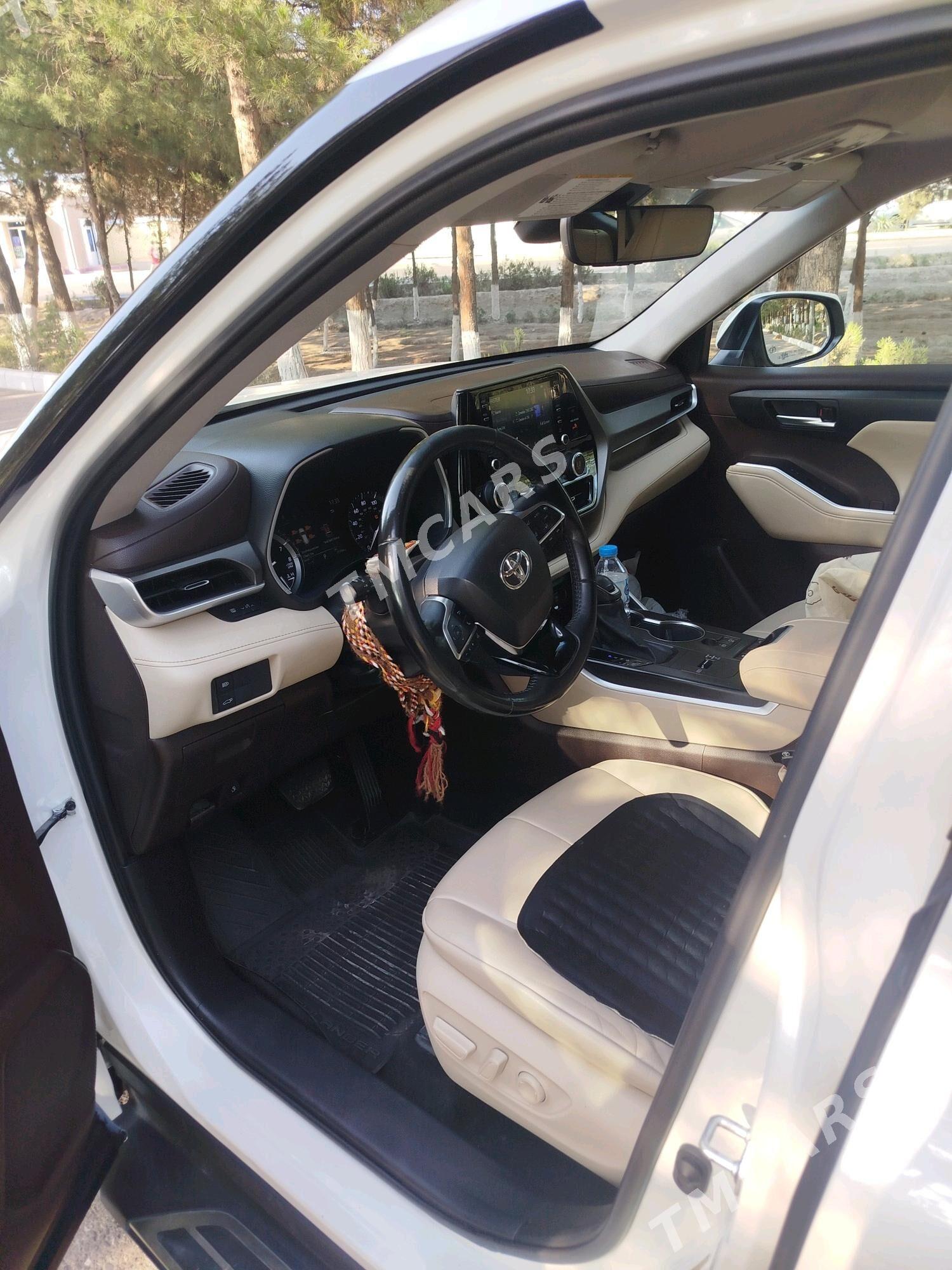 Toyota Highlander 2021 - 540 000 TMT - Мары - img 3