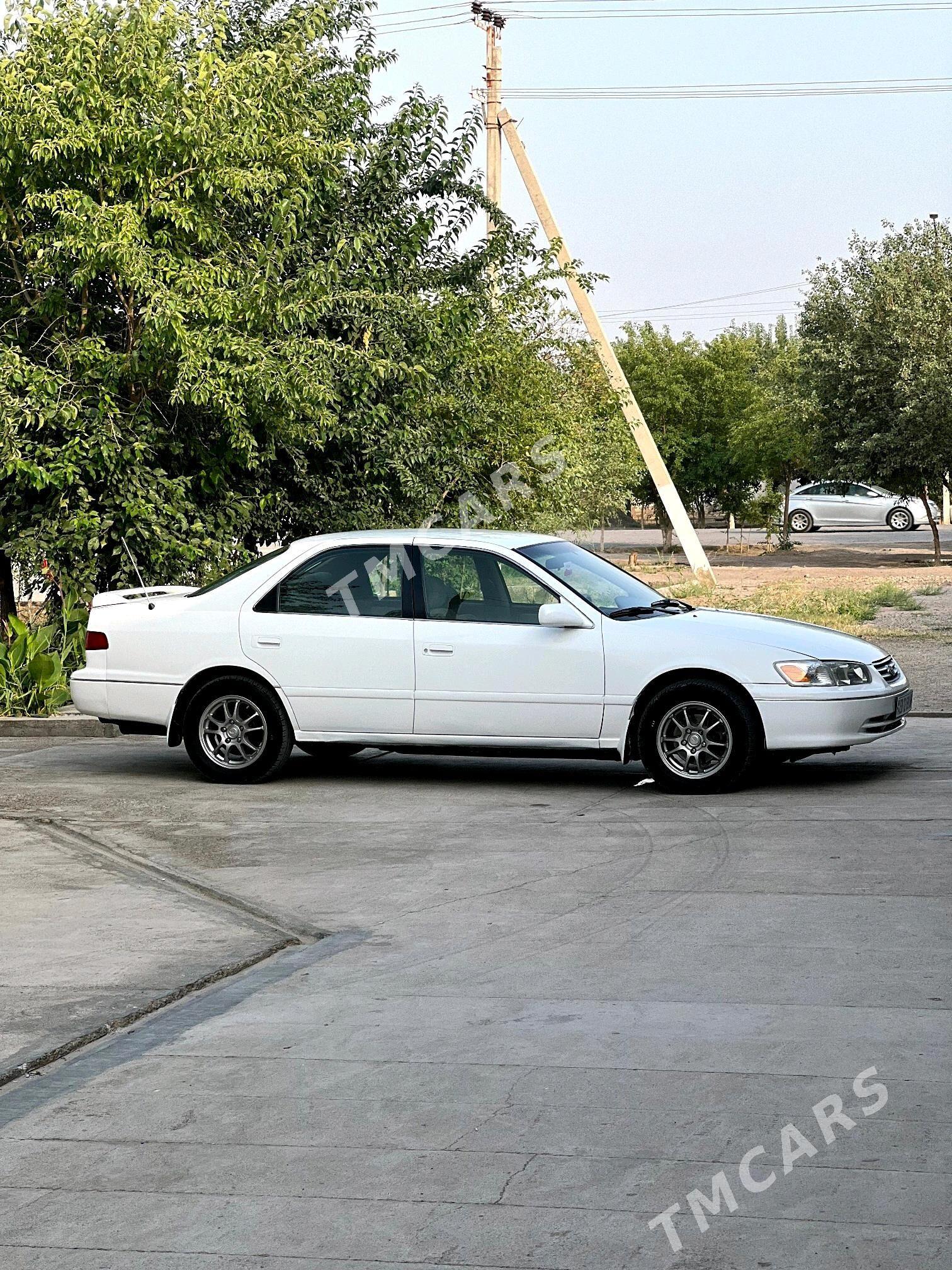 Toyota Camry 2000 - 118 000 TMT - Теджен - img 8