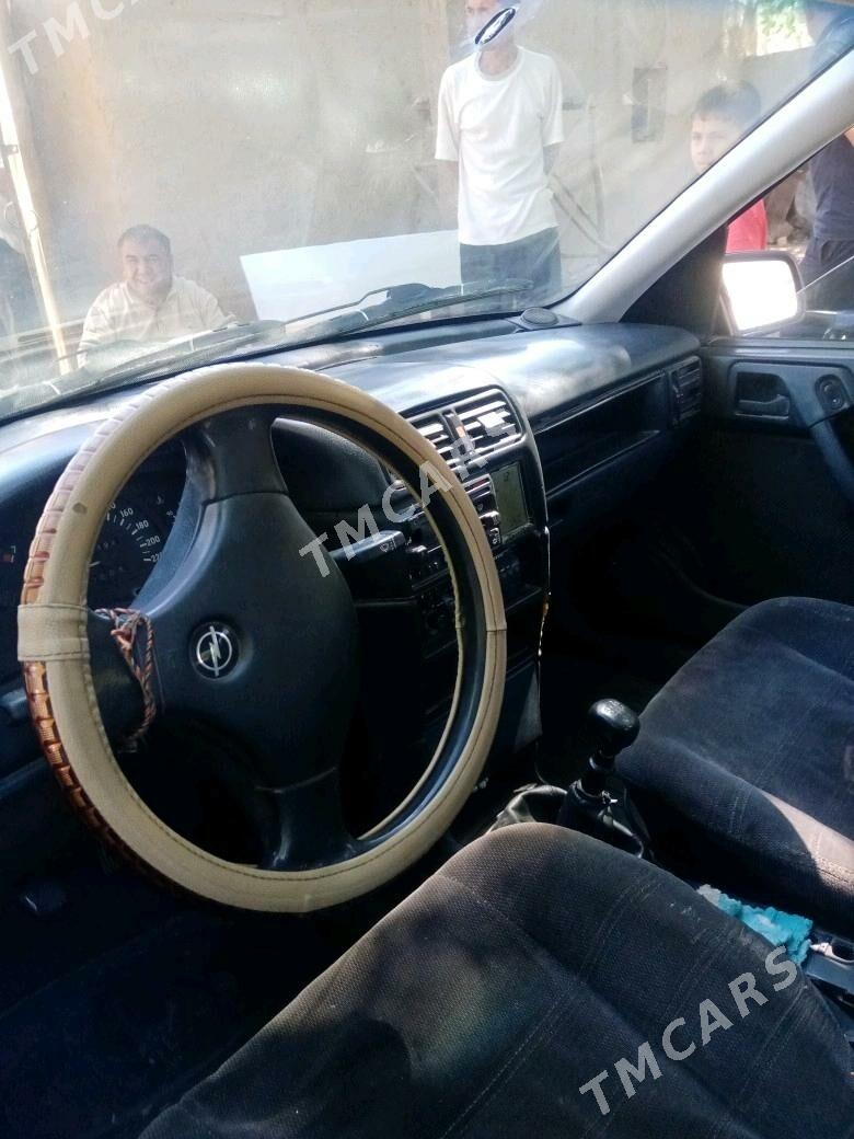 Opel Vectra 1993 - 33 000 TMT - Гурбансолтан Едже - img 5