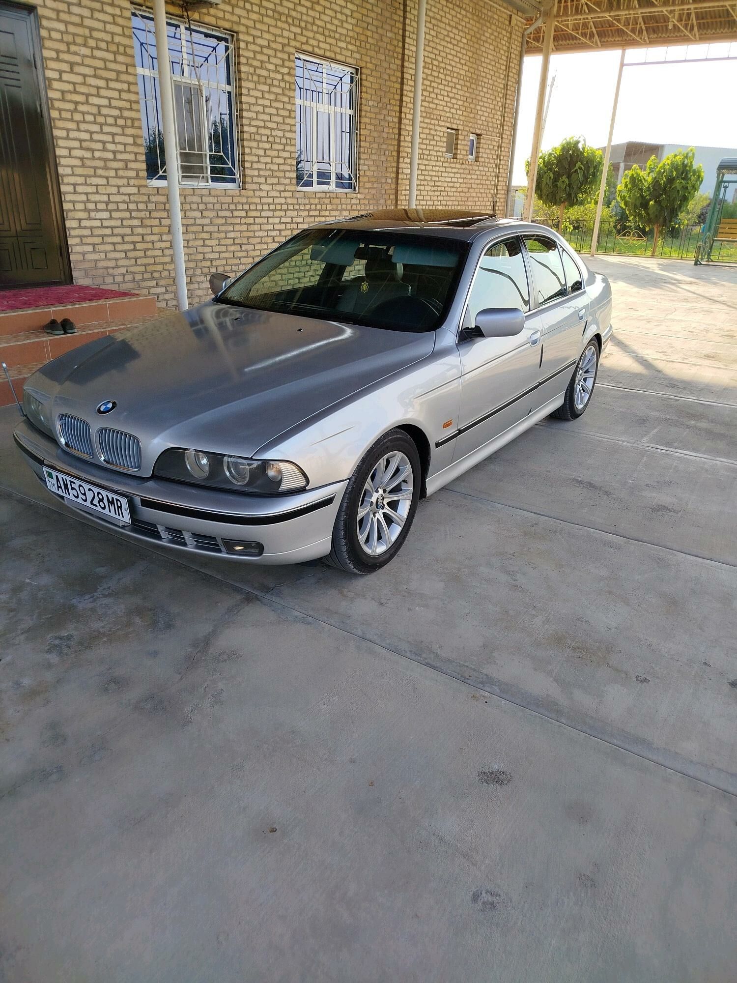 BMW E39 1999 - 105 000 TMT - Mary - img 7
