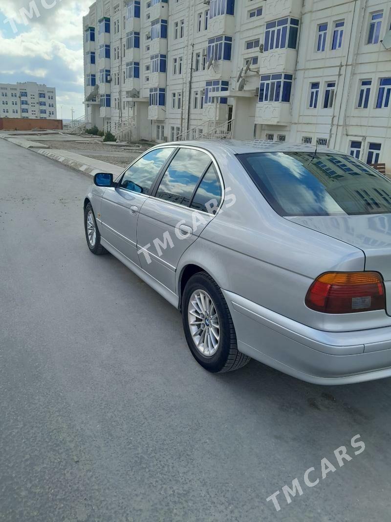 BMW E39 2003 - 130 000 TMT - Балканабат - img 4