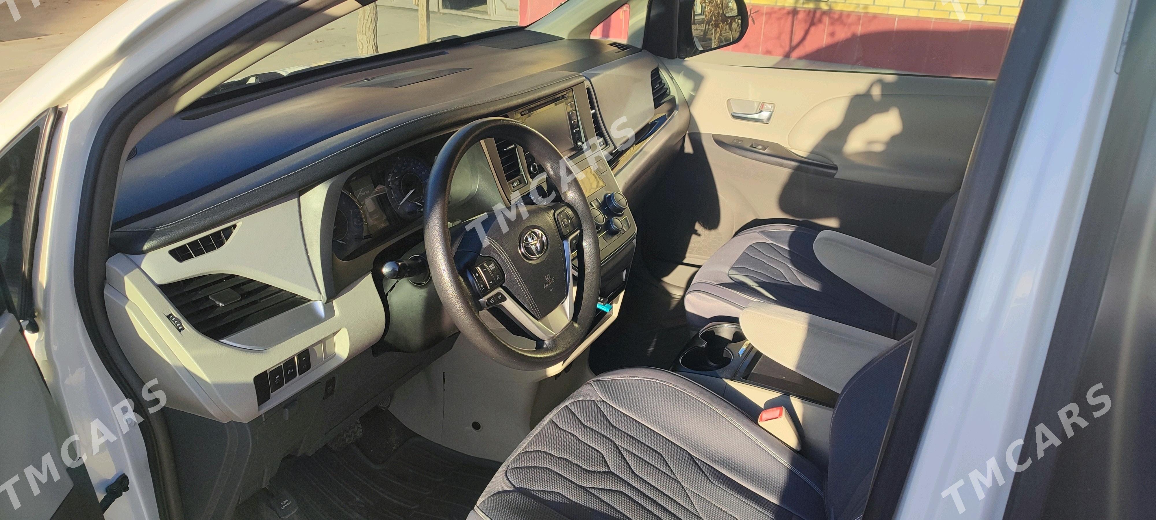 Toyota Sienna 2020 - 345 000 TMT - Baýramaly - img 6