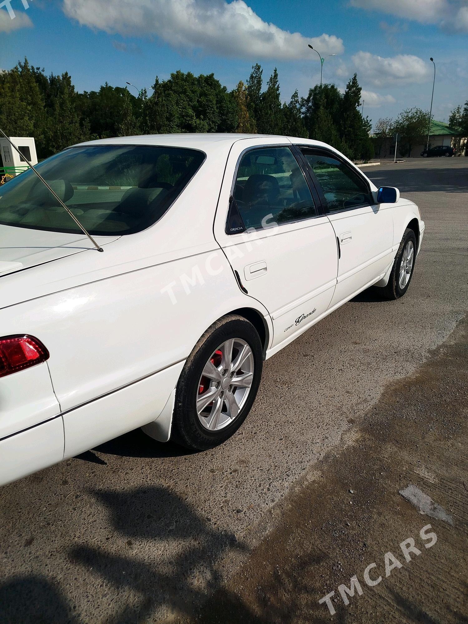 Toyota Camry 1998 - 110 000 TMT - Дашогуз - img 3