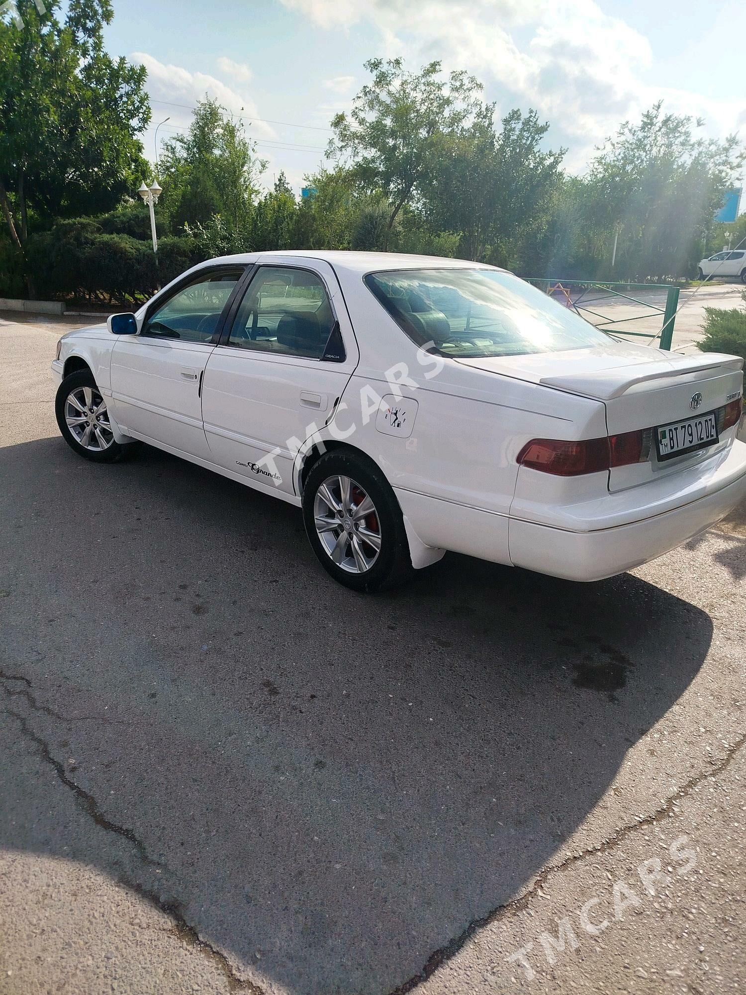 Toyota Camry 1998 - 110 000 TMT - Дашогуз - img 4