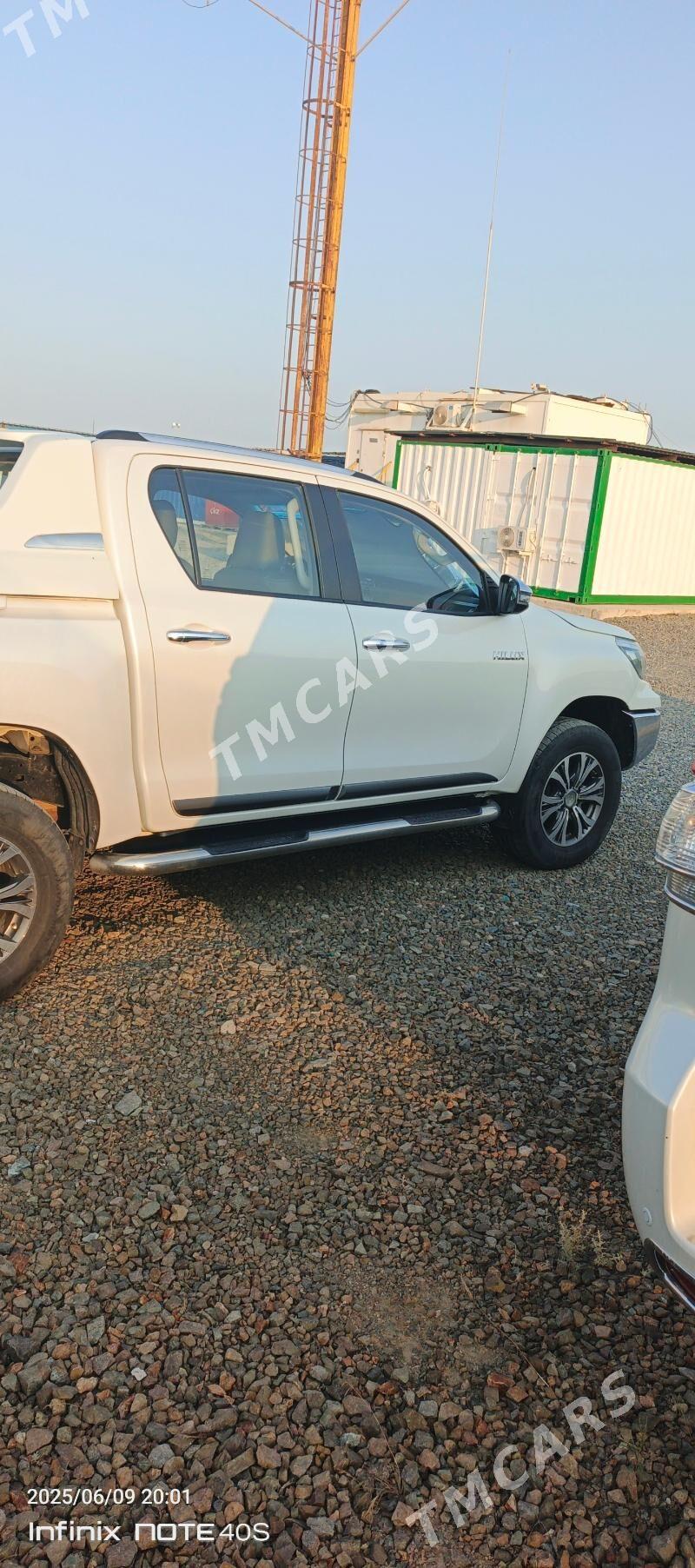 Toyota Hilux 2018 - 480 000 TMT - Türkmenbaşy - img 3