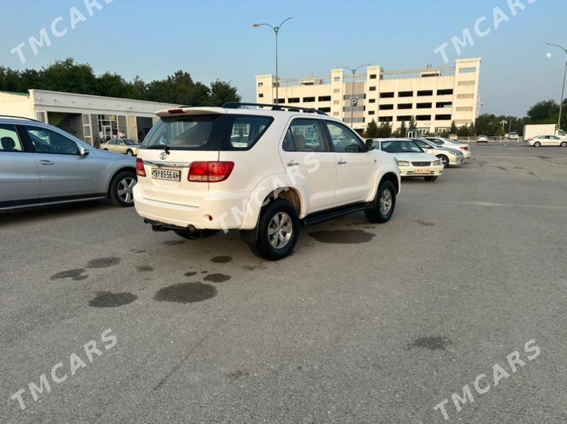 Toyota Fortuner 2006 - 300 000 TMT - ул. Подвойского (Битарап Туркменистан шаёлы) - img 5