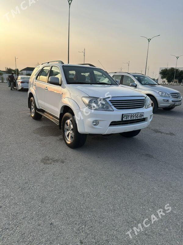 Toyota Fortuner 2006 - 300 000 TMT - ул. Подвойского (Битарап Туркменистан шаёлы) - img 4