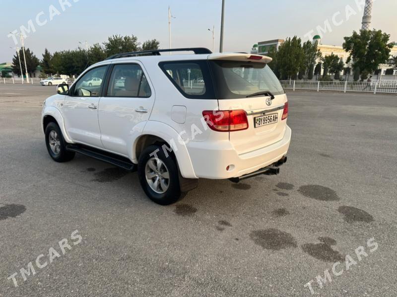 Toyota Fortuner 2006 - 300 000 TMT - ул. Подвойского (Битарап Туркменистан шаёлы) - img 6