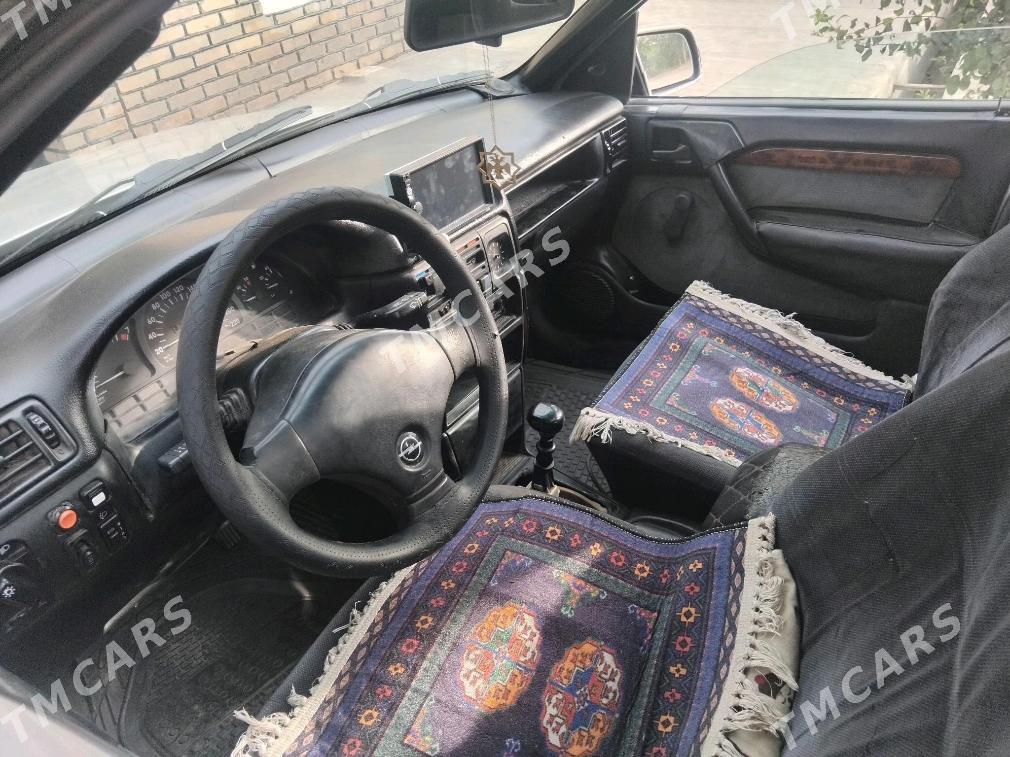Opel Vectra 1989 - 25 000 TMT - Saýat - img 3