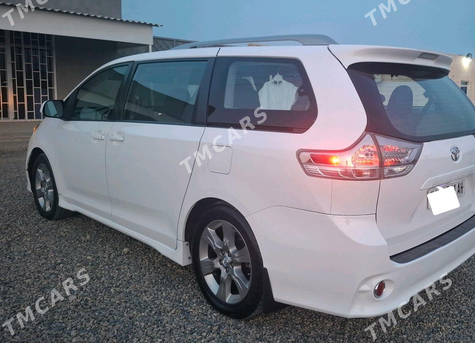 Toyota Sienna 2012 - 310 000 TMT - Kaka - img 2