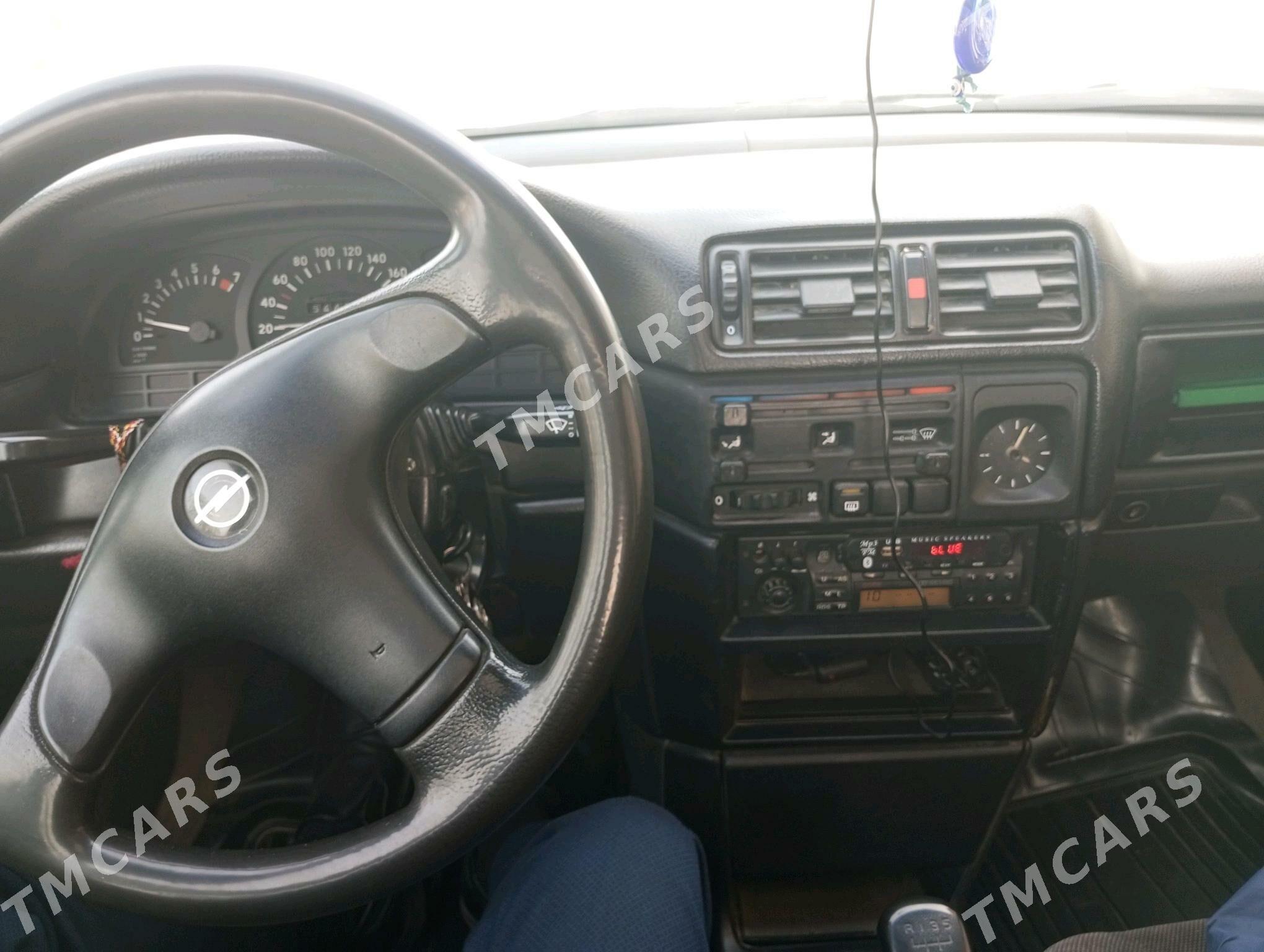 Opel Vectra 1992 - 40 000 TMT - Гурбансолтан Едже - img 5