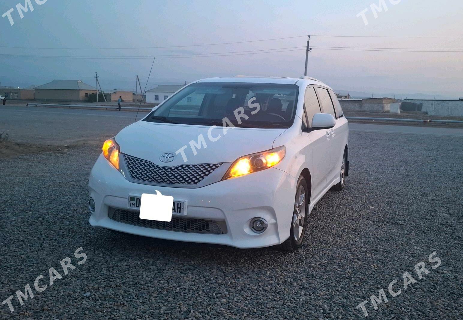 Toyota Sienna 2012 - 310 000 TMT - Kaka - img 3