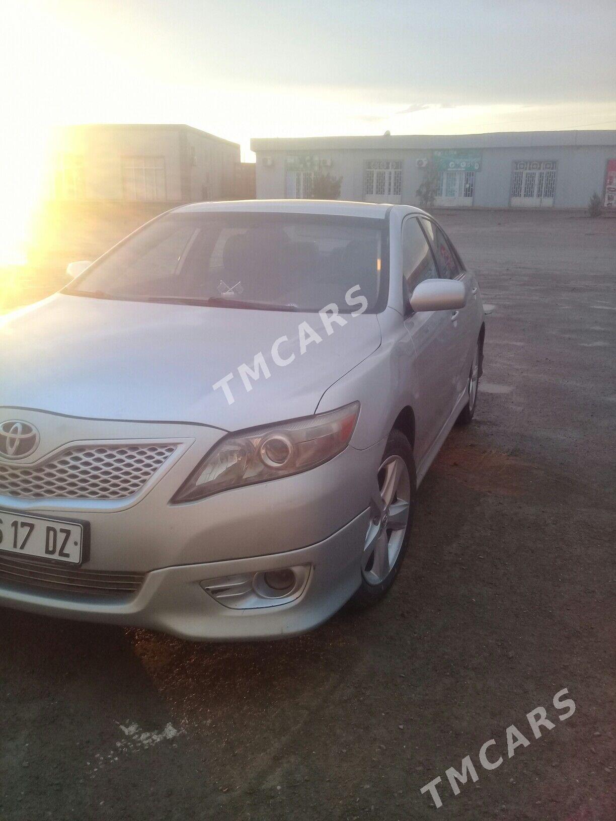 Toyota Camry 2011 - 200 000 TMT - Гурбансолтан Едже - img 2